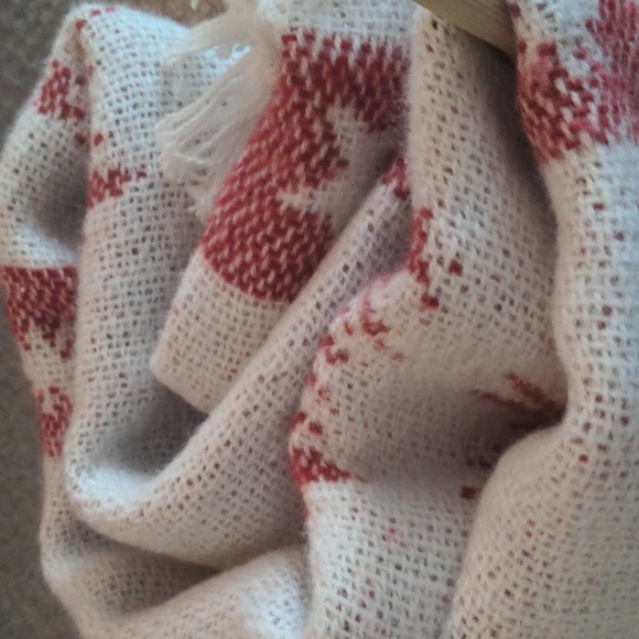 Cream and Red Christmas Tree Oversized Throw Blanket NWT - Picture 3 of 5